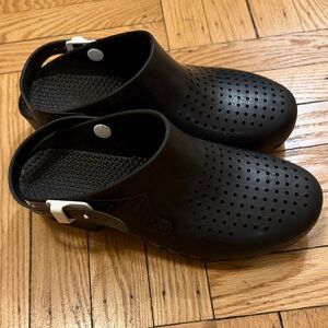 Calzuro Classic with holes Clogs with Strap